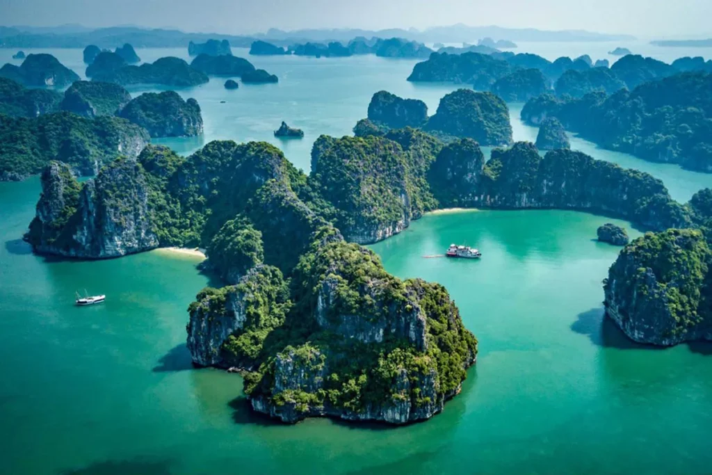 Bai Tu Long Bay