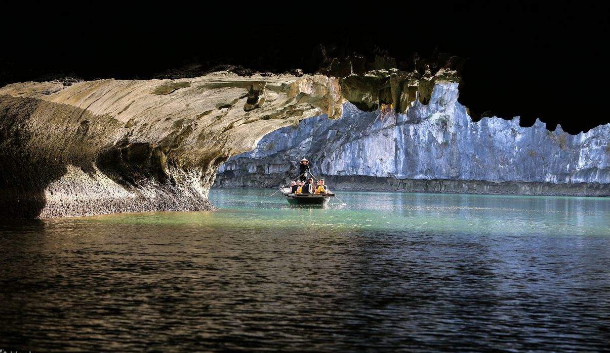 Hang Tối & Hang Sáng