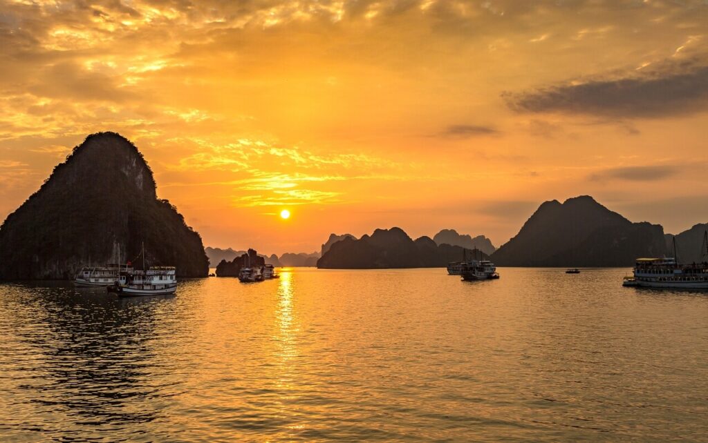 Huyền thoại thú vị tại Hạ Long 