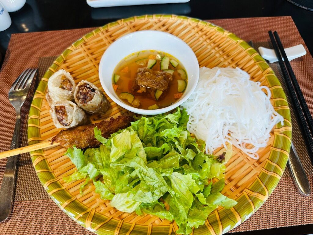 • Bữa sáng (Ngày 2)