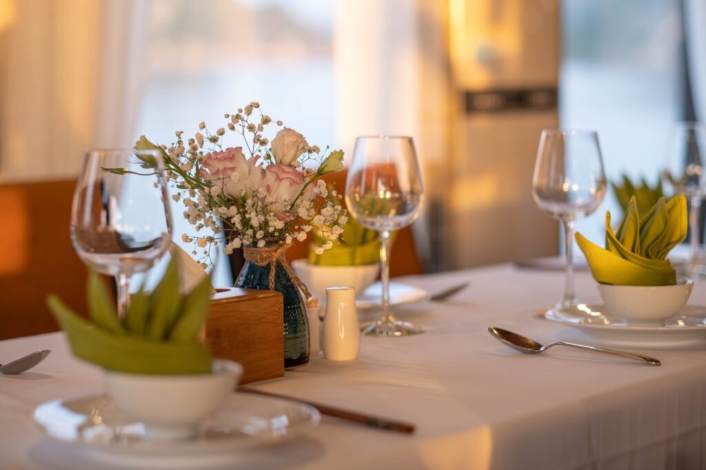 Vegetarian, Vegan, Gluten-Free & Dairy-Free Meals on Halong Bay Cruises: What You Can Really Expect? 