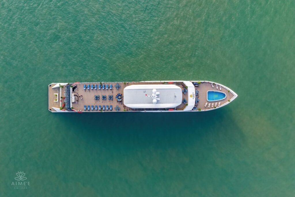 How Cruise Routes in Halong Bay Actually Work ?