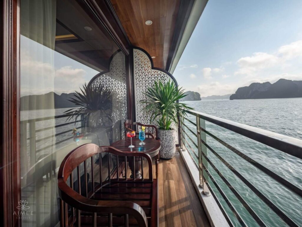 Trải nghiệm trên tàu Aime'e khi đi Tuyến 2