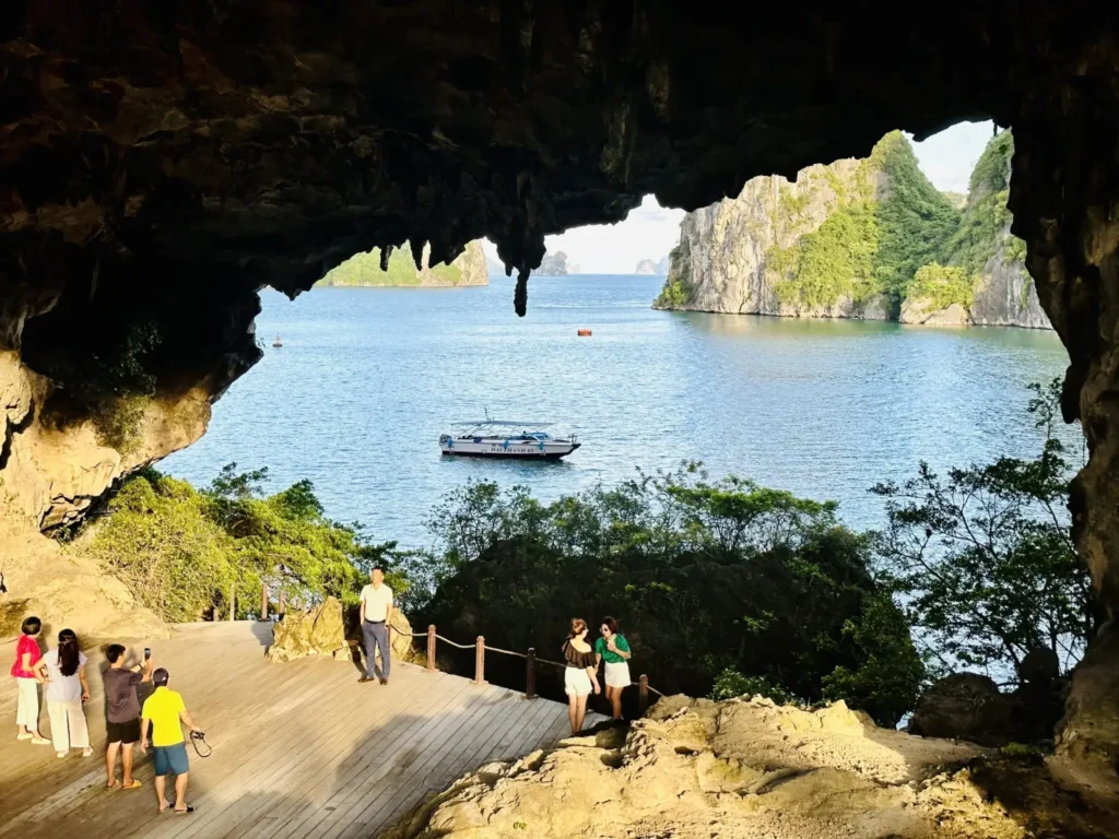 Kayaking at Trinh Nu Cave