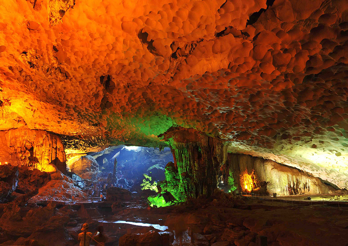 Thien Cung cave